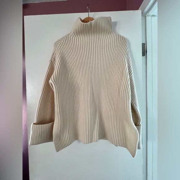 NWT Banana Republic Oversized Merino-Cashmere Sweater in Ivory Size XS - Picture 5 of 10